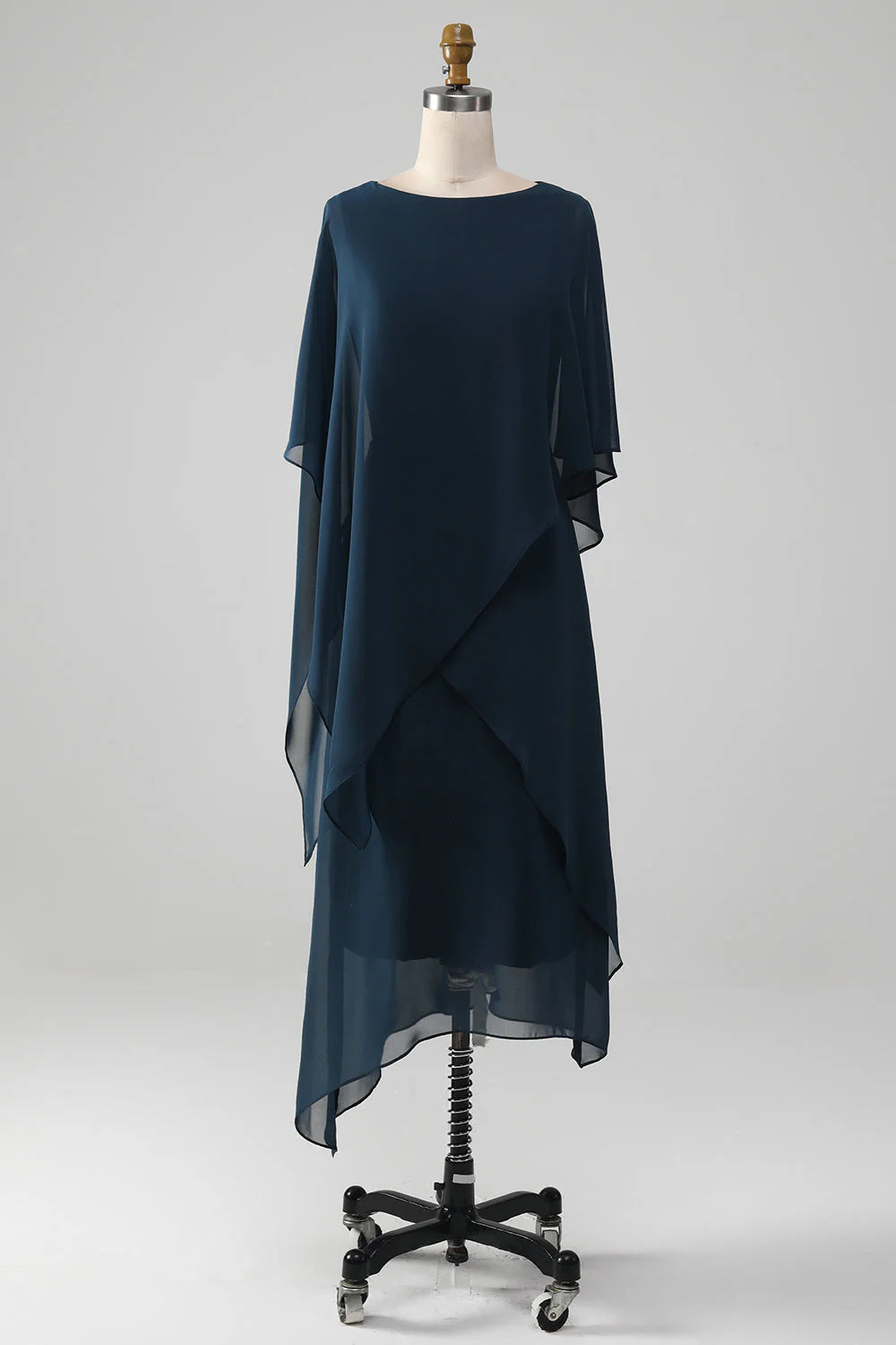 Robe de mère de la mariée en mousseline de soie, coupe trapèze, décolleté dégagé